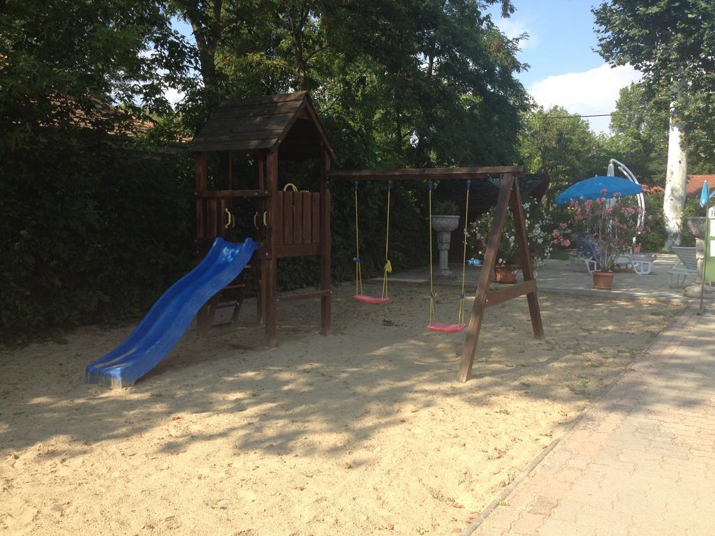 Hotel Family Balatonföldvár Εξωτερικό φωτογραφία